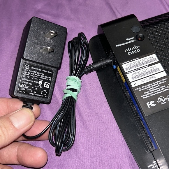 Cisco LinkSys e1200 Wireless wifi router WPS 4 Port network security product - Picture 6 of 7